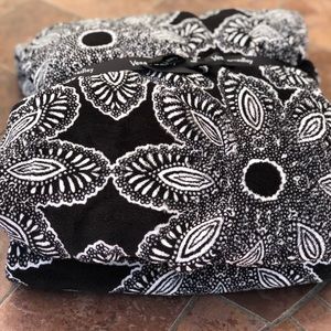 NWT black & white Vera Bradley blanket/throw
